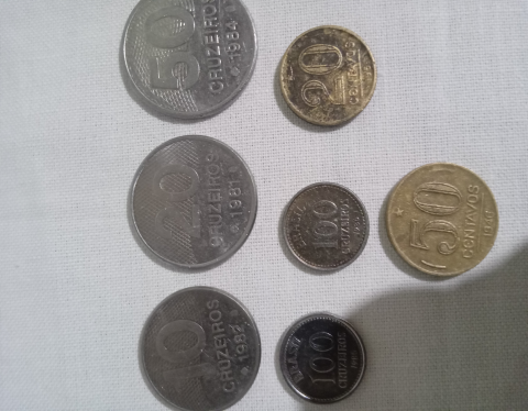 Tenho moedas antigas  para vender..